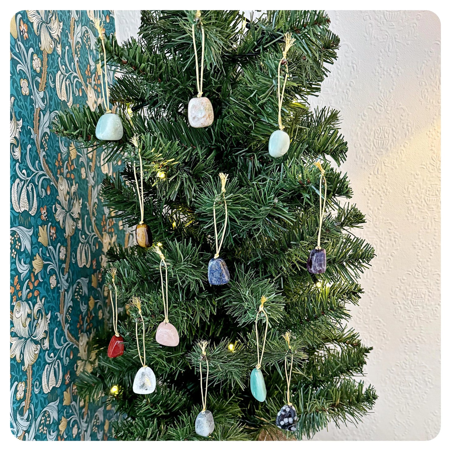 Luxury 12 Day Crystal & Gifts Advent Calendar For Her Delux Gemstone Crystal Carvings Bracelets, Tumbles Christmas Gift